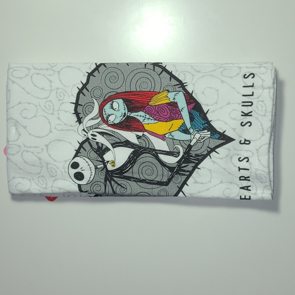 Disney Hearts & Skulls { one} dish Towel  New S16x26 Nightmare Befor Xmas.